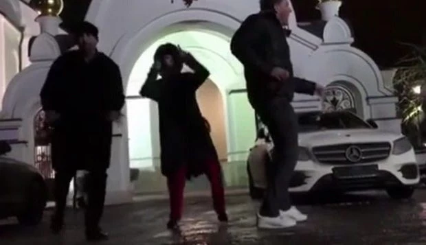 Μαζέψτε την – Ρωσία: Εβραϊκής καταγωγής υποψήφια πρόεδρος κοροϊδεύει την Ορθόδοξη Εκκλησία! – (video)